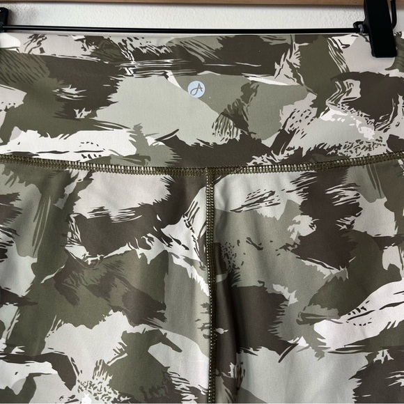 Unbranded Camo Athletic Shorts Cut Outs Large - Picture 6 of 6